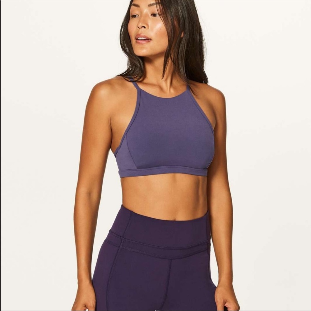 Lululemon high neck twist and reach sports bra